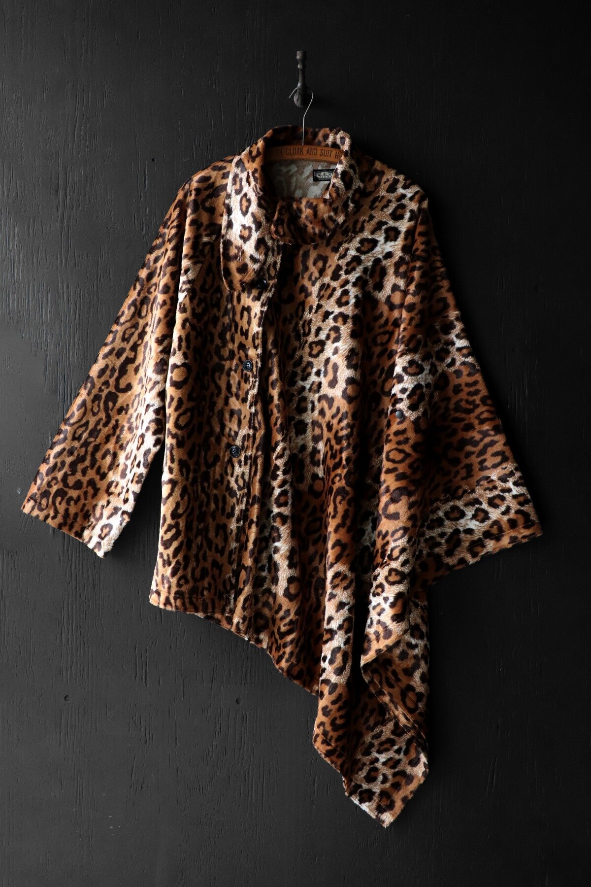 Poiret Cape – Elegance / Leopard - BSFJ-26402 | Collection - BLACK